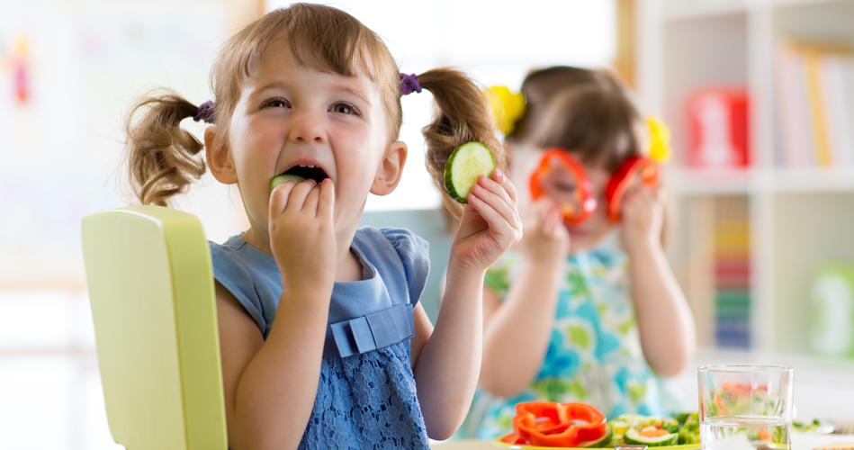 Teaching children to eat independently