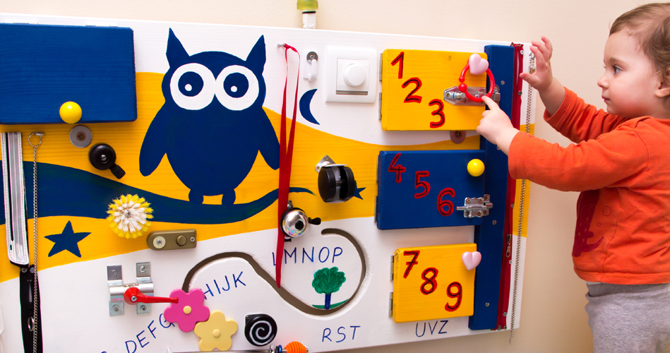 Providing visual aids for children with an autism spectrum disorder