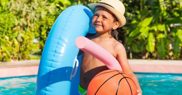 A basketball game using a swimming pool noodle - Extra activities - Educatall