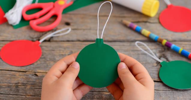 A tree that children can decorate and redecorate - Extra activities - Educatall